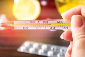 paziente con febbre alta e assistenza spiegata in modo semplice