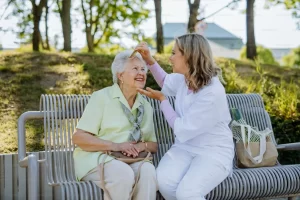 pettinare un paziente allettato con procedura e consigli utili