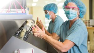 lavaggio chirurgico delle mani con procedura di igiene e antisepsi
