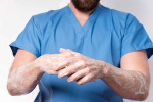 lavaggio antisettico delle mani procedura illustrata passo dopo passo